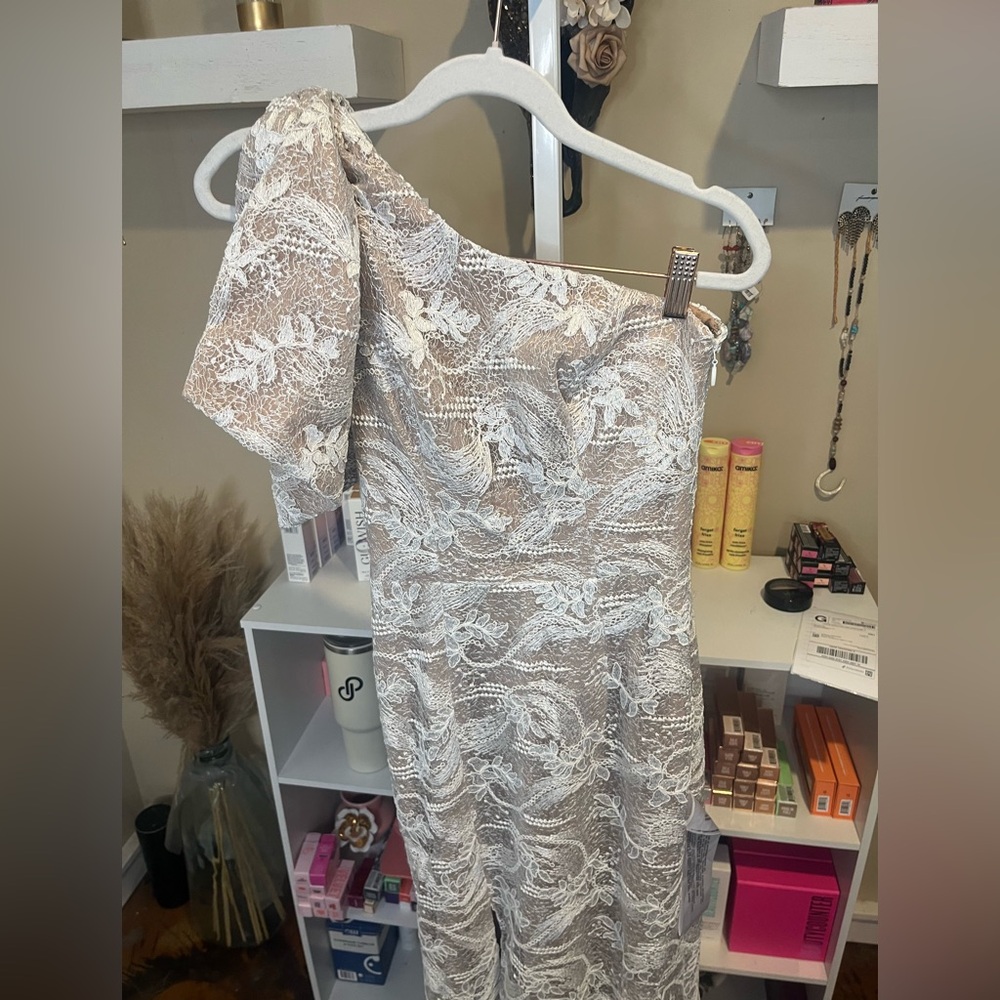 NWT Dress the Population Genevieve One Shoulder Lace Gown - Picture 5 of 10